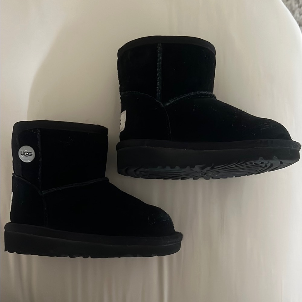 Toddler/kids black Ugg boots. Size 6.
